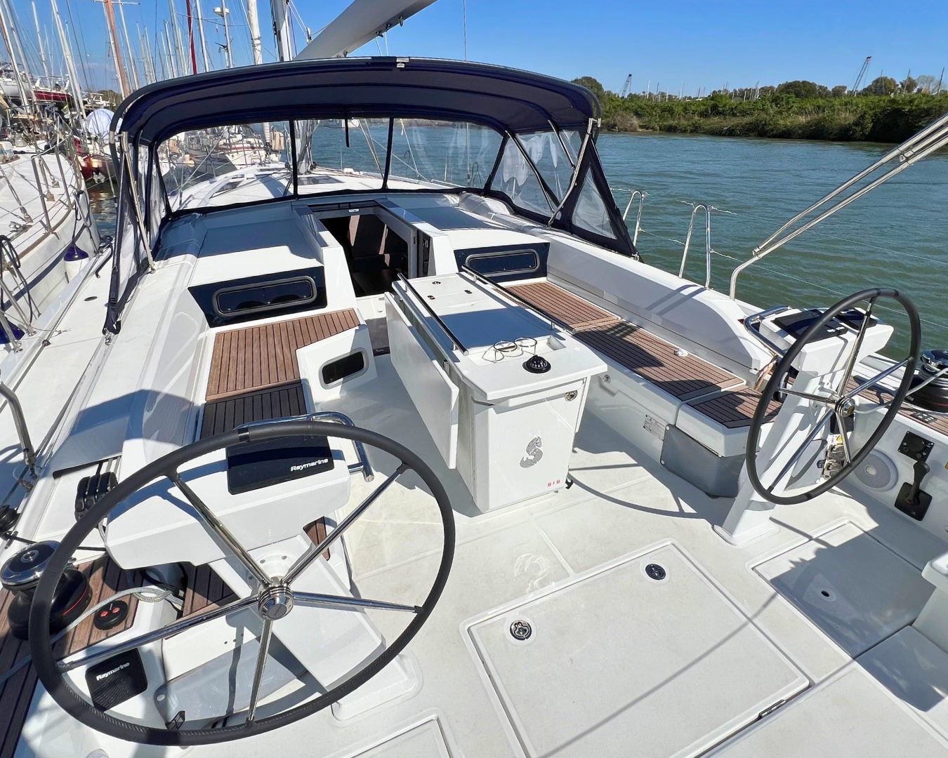 Oceanis 51.1 — photo 20
