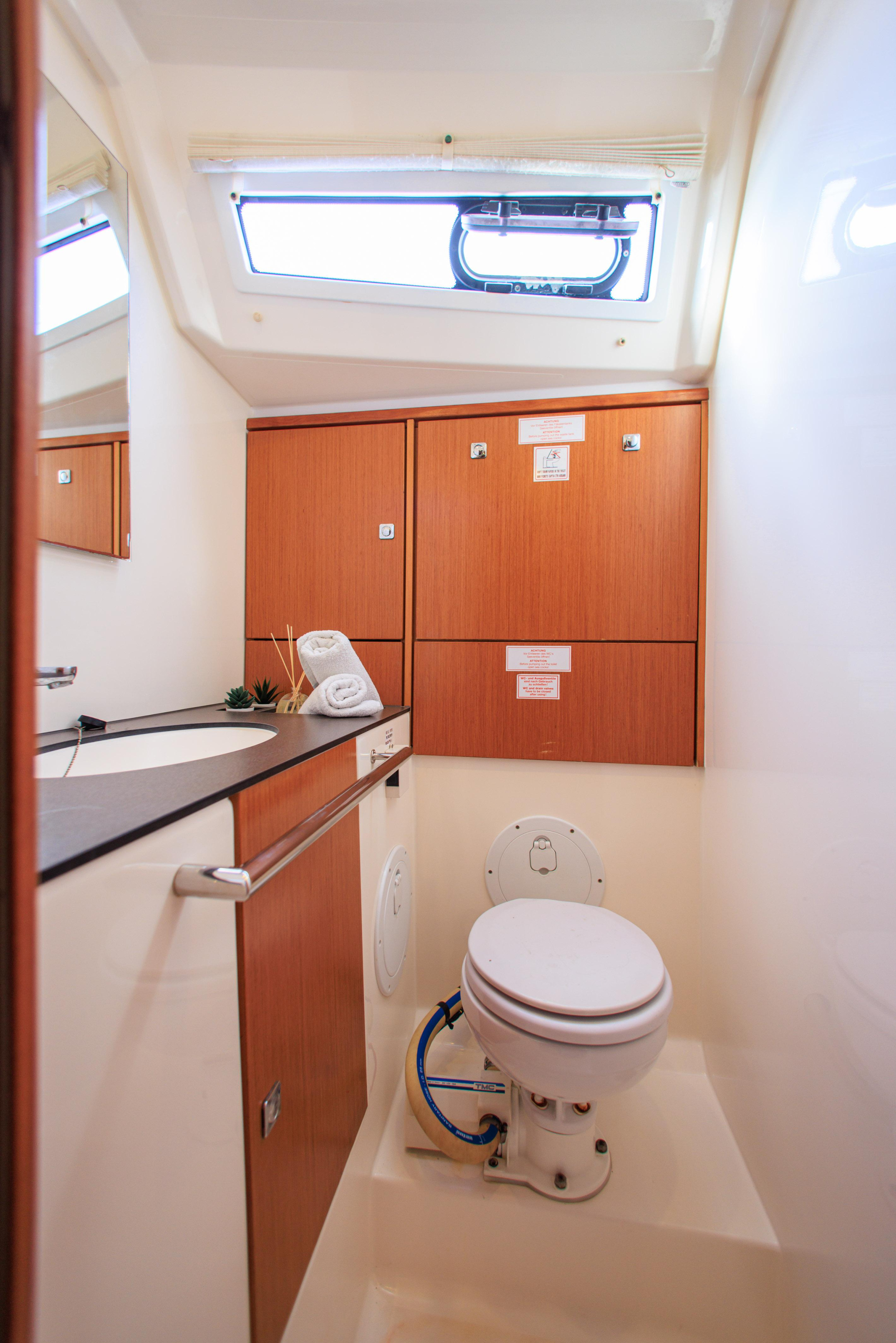 Bavaria Cruiser 46 — photo 19