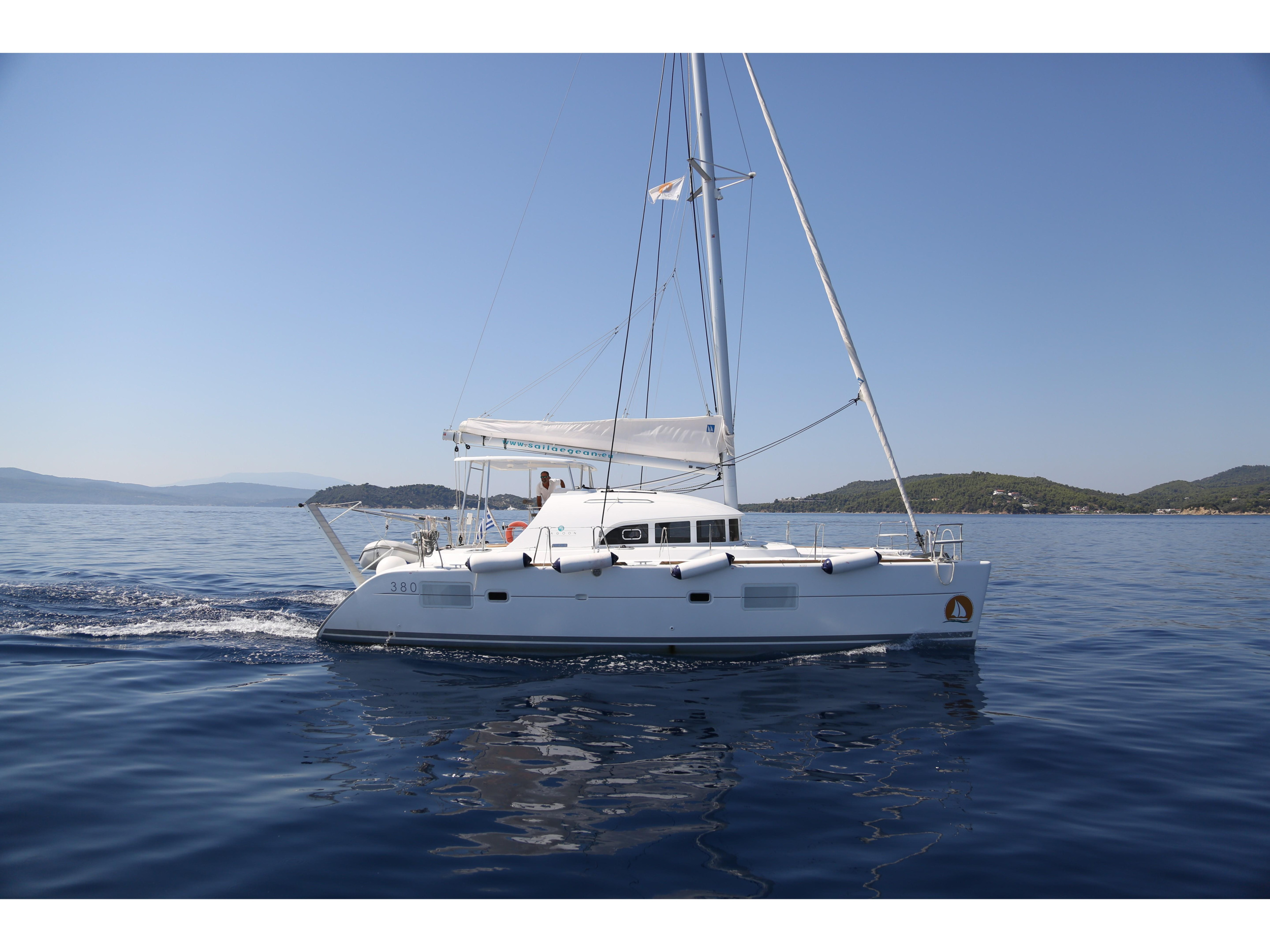 Lagoon 380 — photo 1