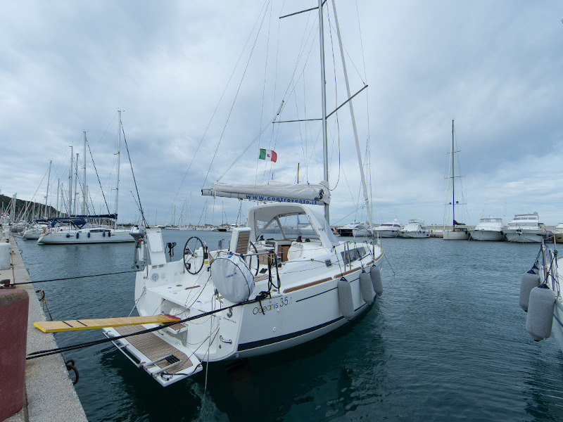 Oceanis 35.1 — photo 1