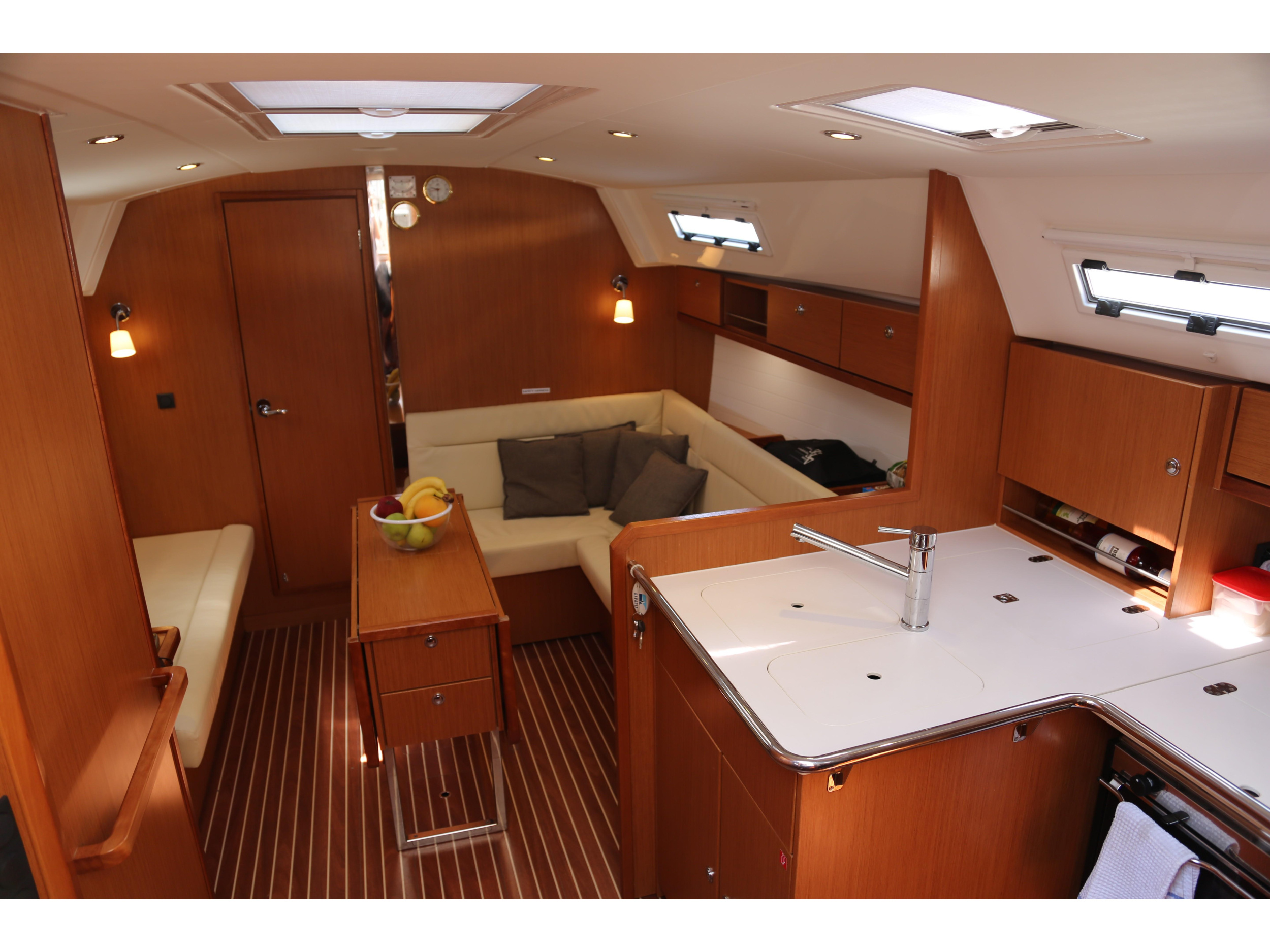 Bavaria Cruiser 36 — photo 9