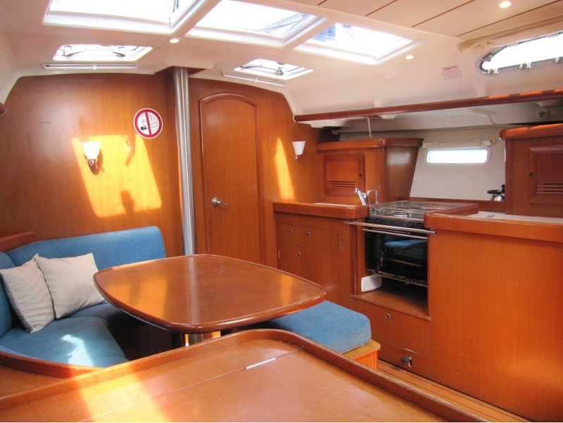 Oceanis 393 Clipper — photo 11