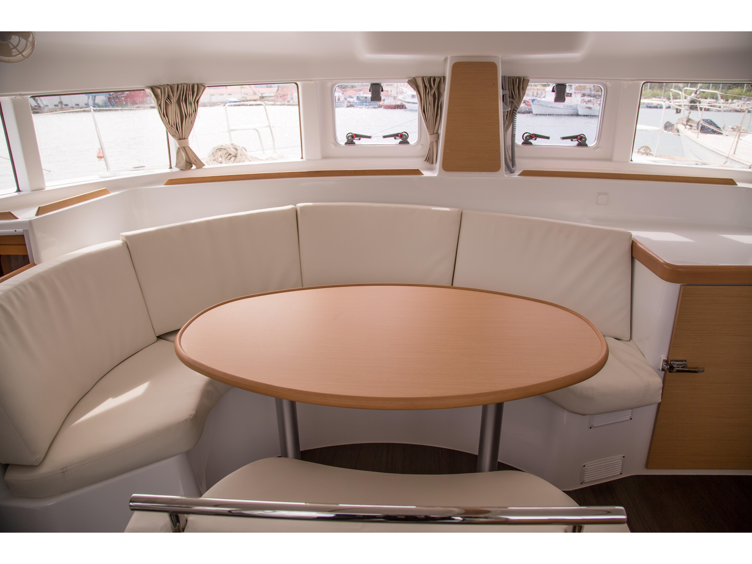 Lagoon 380 — photo 14