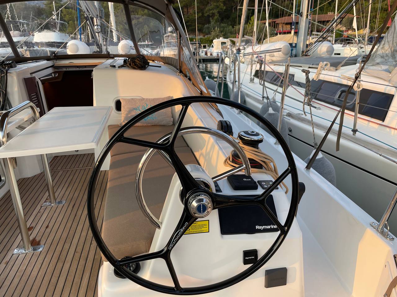 Sun Odyssey 380 — photo 4