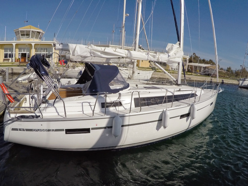 Bavaria 37 — photo 3