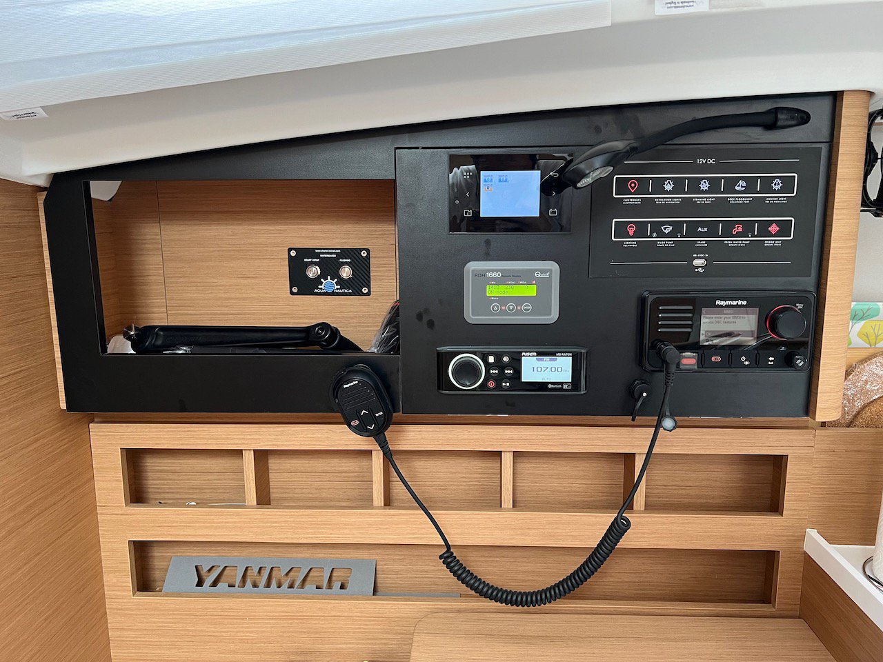 Sun Odyssey 410 — photo 2