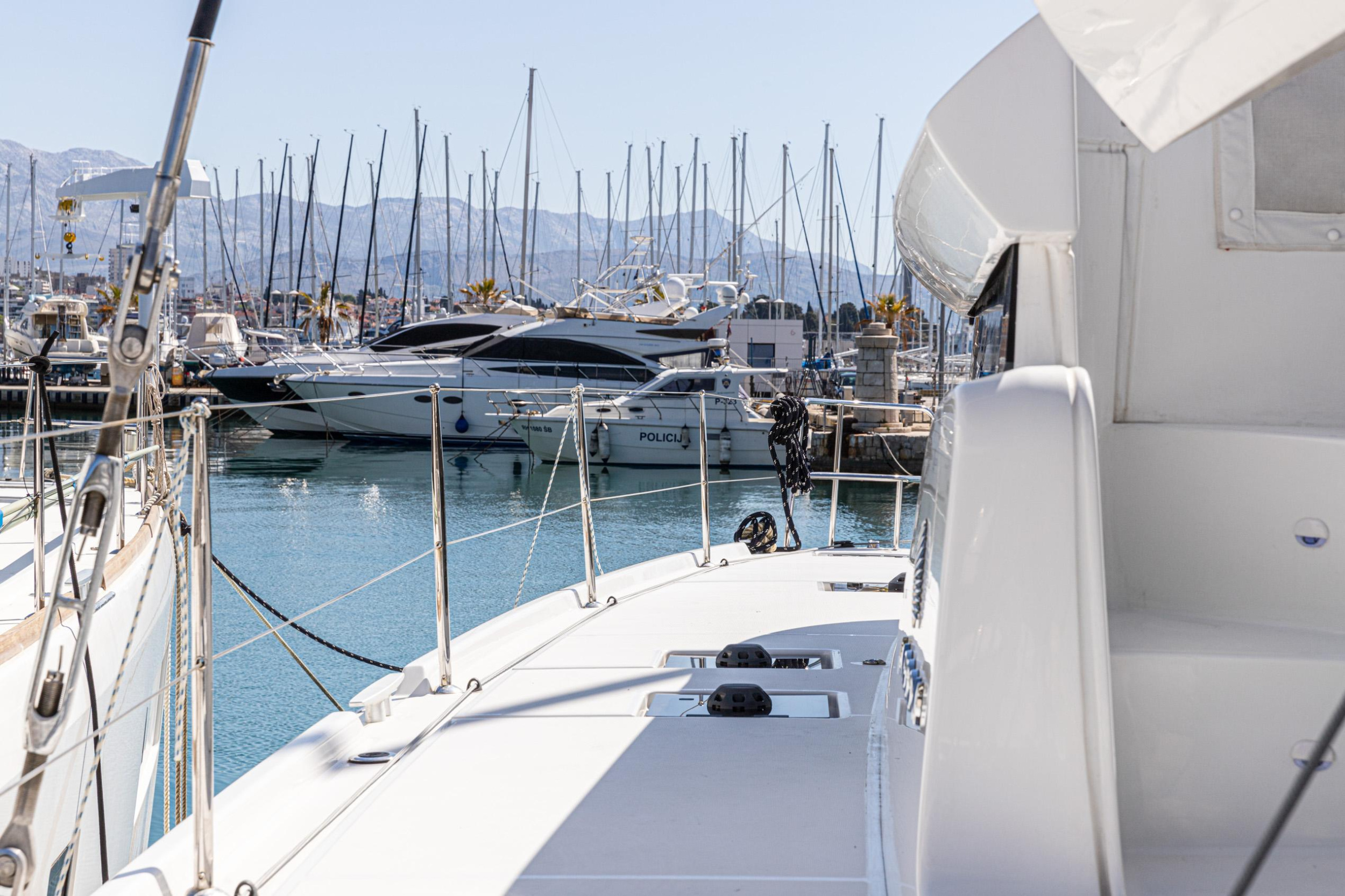 Lagoon 46 — photo 23