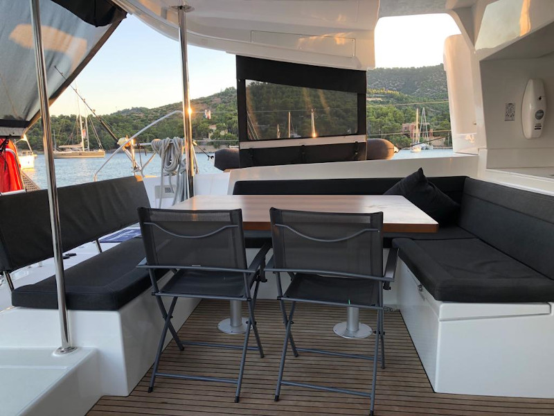 Lagoon 450 Flybridge — photo 3