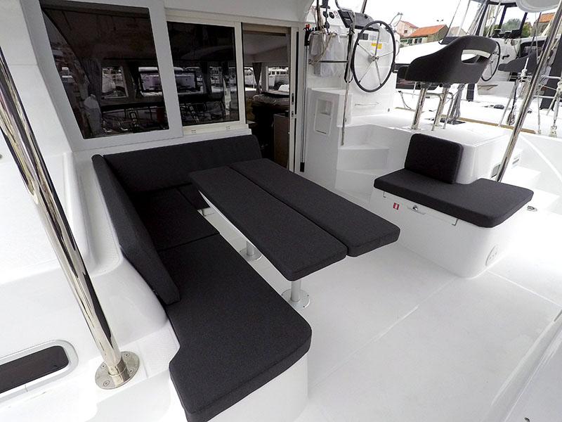 Lagoon 40 — photo 11