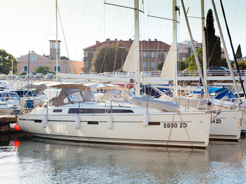 Bavaria Cruiser 37 — photo 13