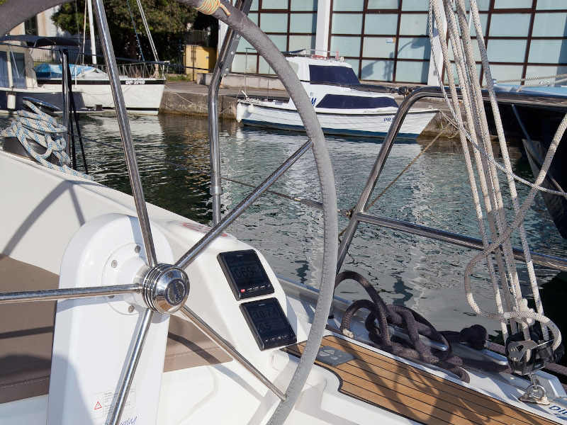 Bavaria Cruiser 37 — photo 28