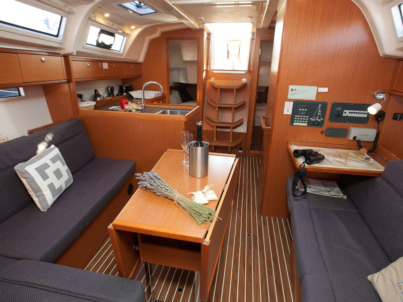 Bavaria Cruiser 37 — photo 34