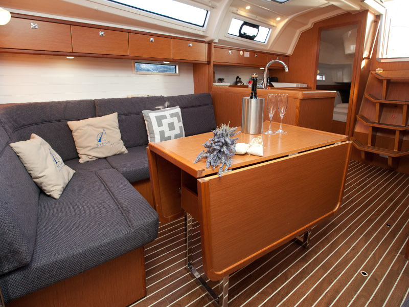 Bavaria Cruiser 37 — photo 27