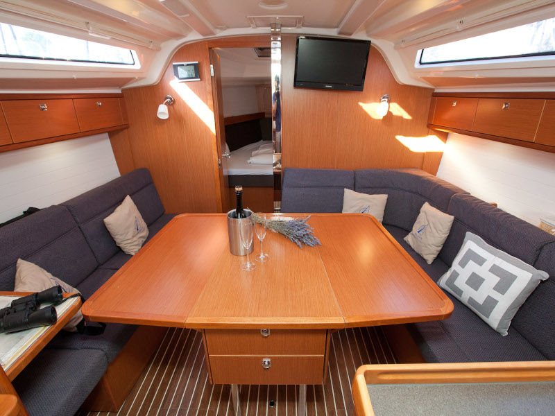 Bavaria Cruiser 37 — photo 21