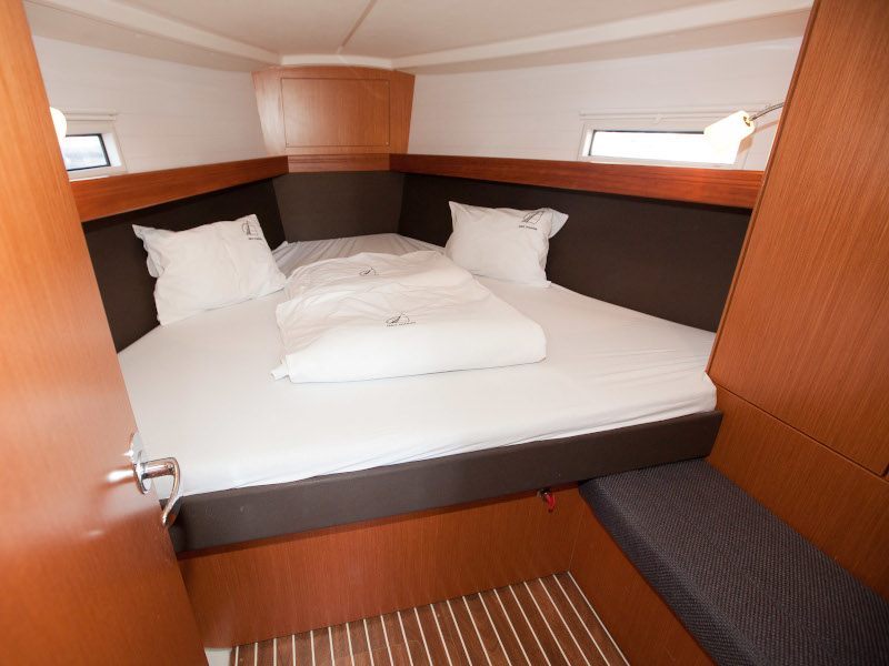 Bavaria Cruiser 37 — photo 26