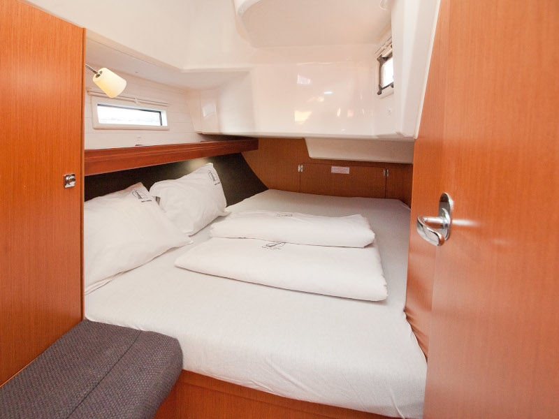 Bavaria Cruiser 37 — photo 16