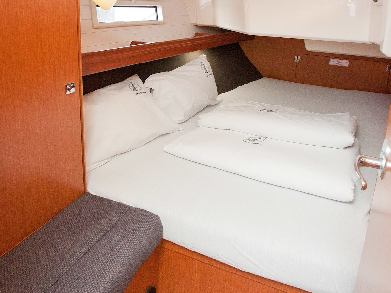 Bavaria Cruiser 37 — photo 23