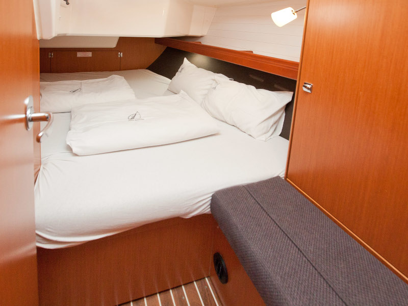 Bavaria Cruiser 37 — photo 24