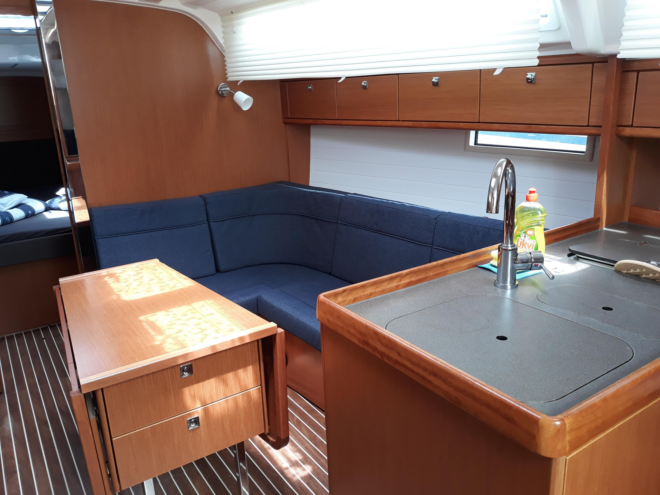 Bavaria Cruiser 37 — photo 7