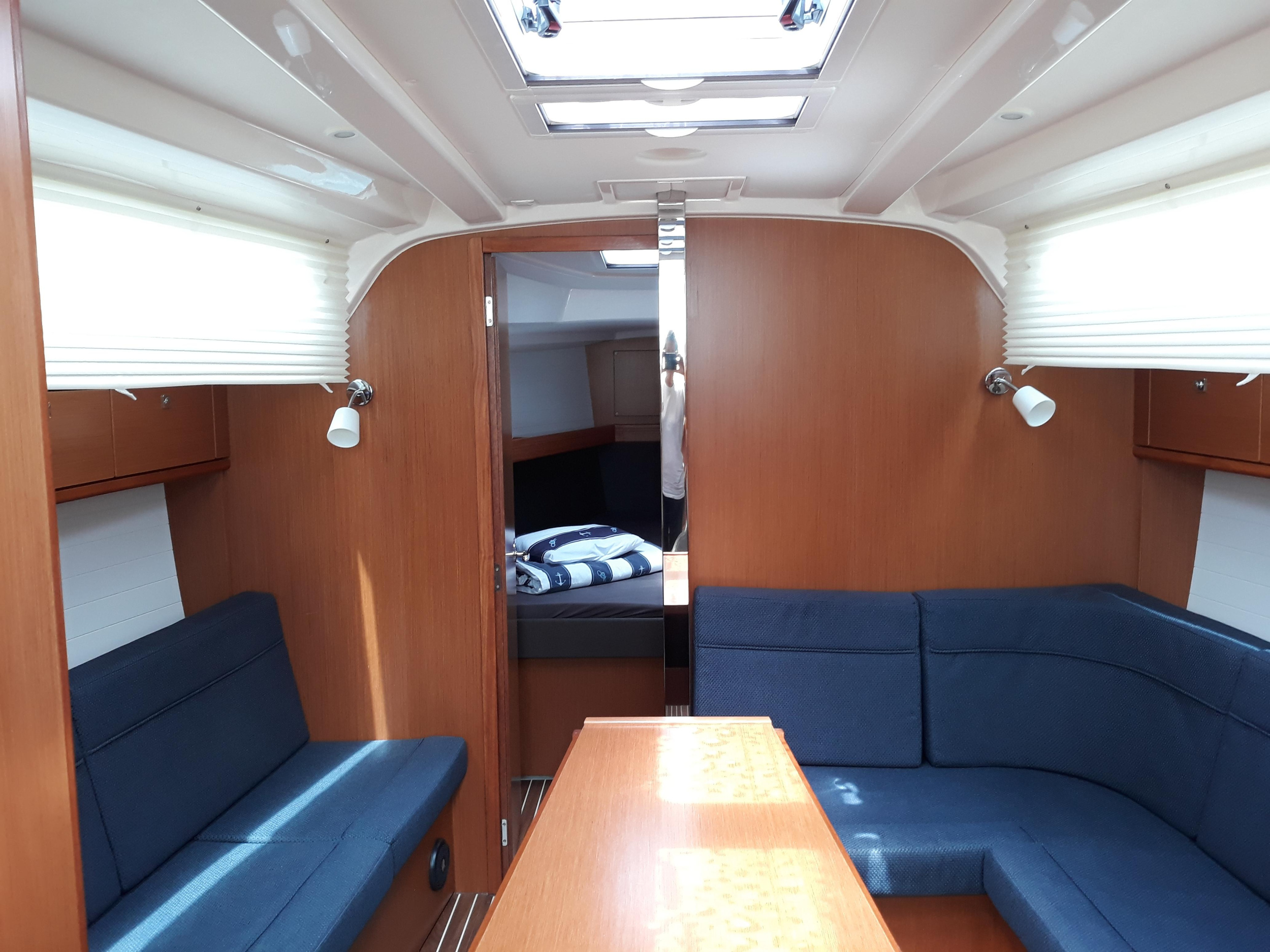Bavaria Cruiser 37 — photo 9