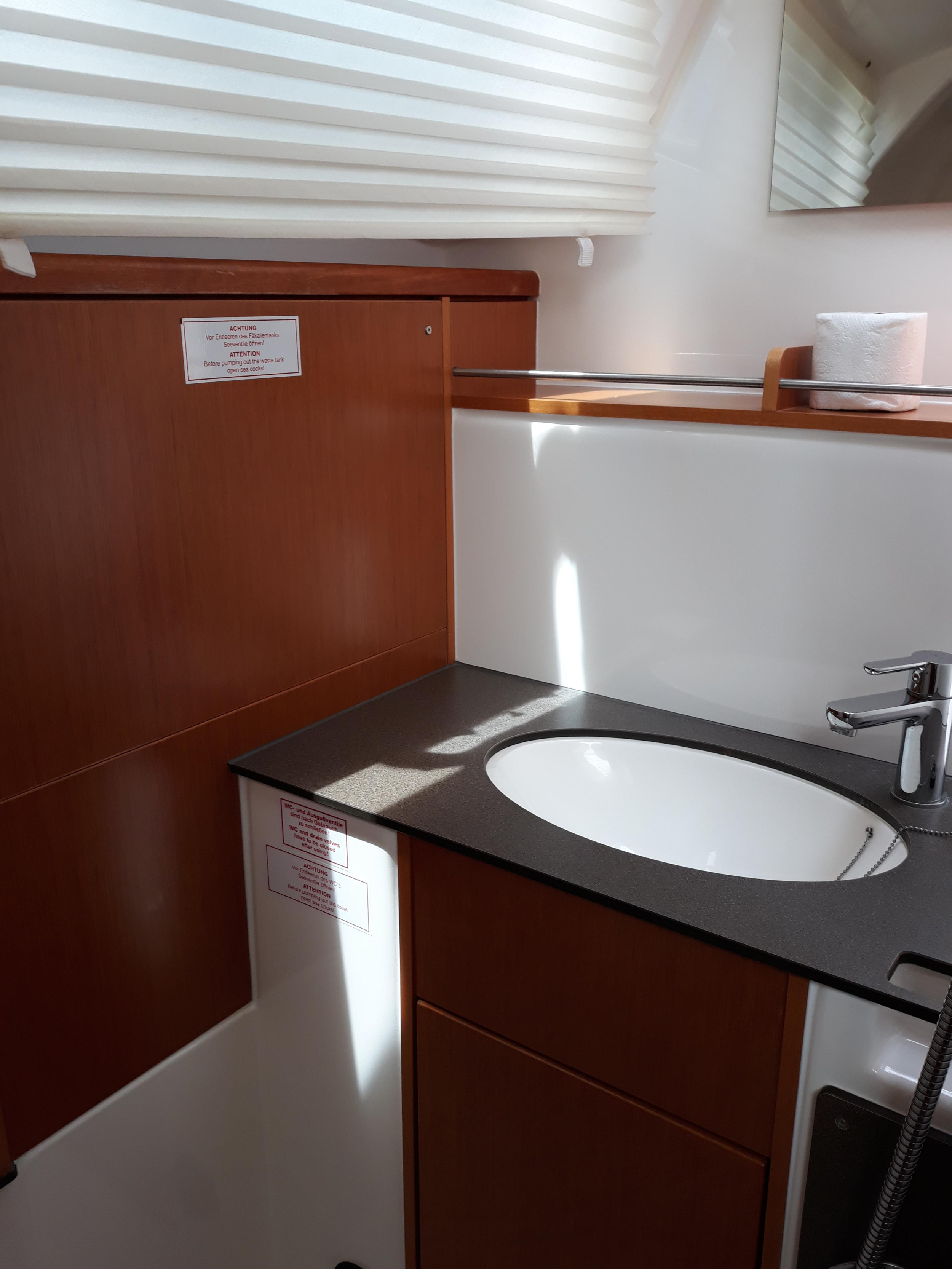 Bavaria Cruiser 37 — photo 10