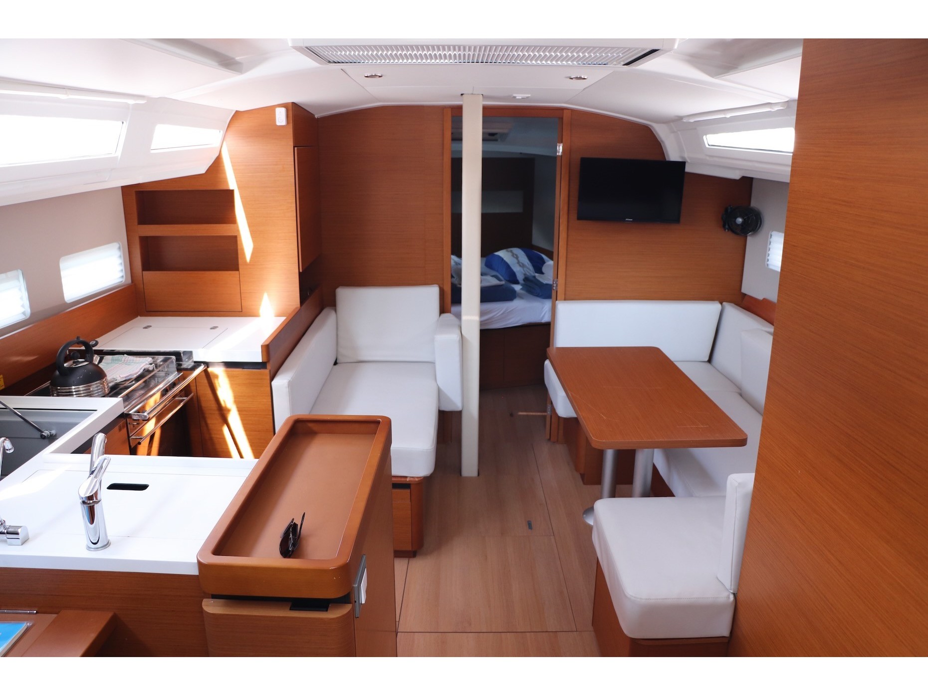 Sun Odyssey 410 — photo 2