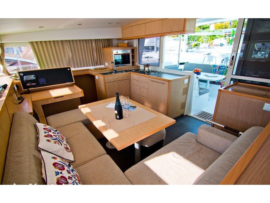 Lagoon 400 S2 — photo 4