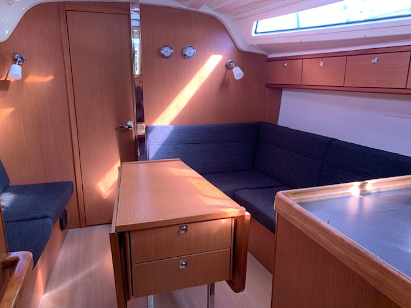 Bavaria 37 Cruiser — photo 9