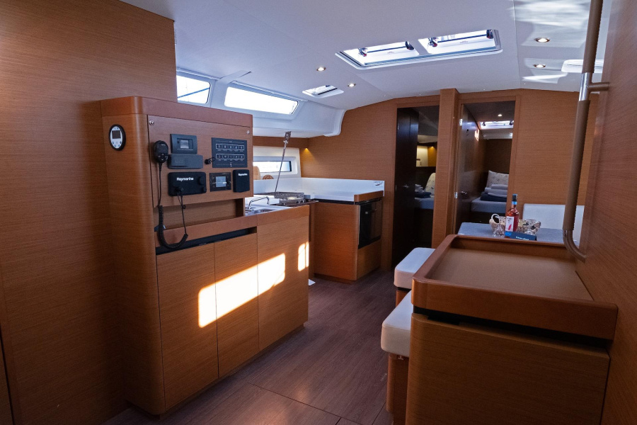 Sun Odyssey 490 "LUXE" — photo 7