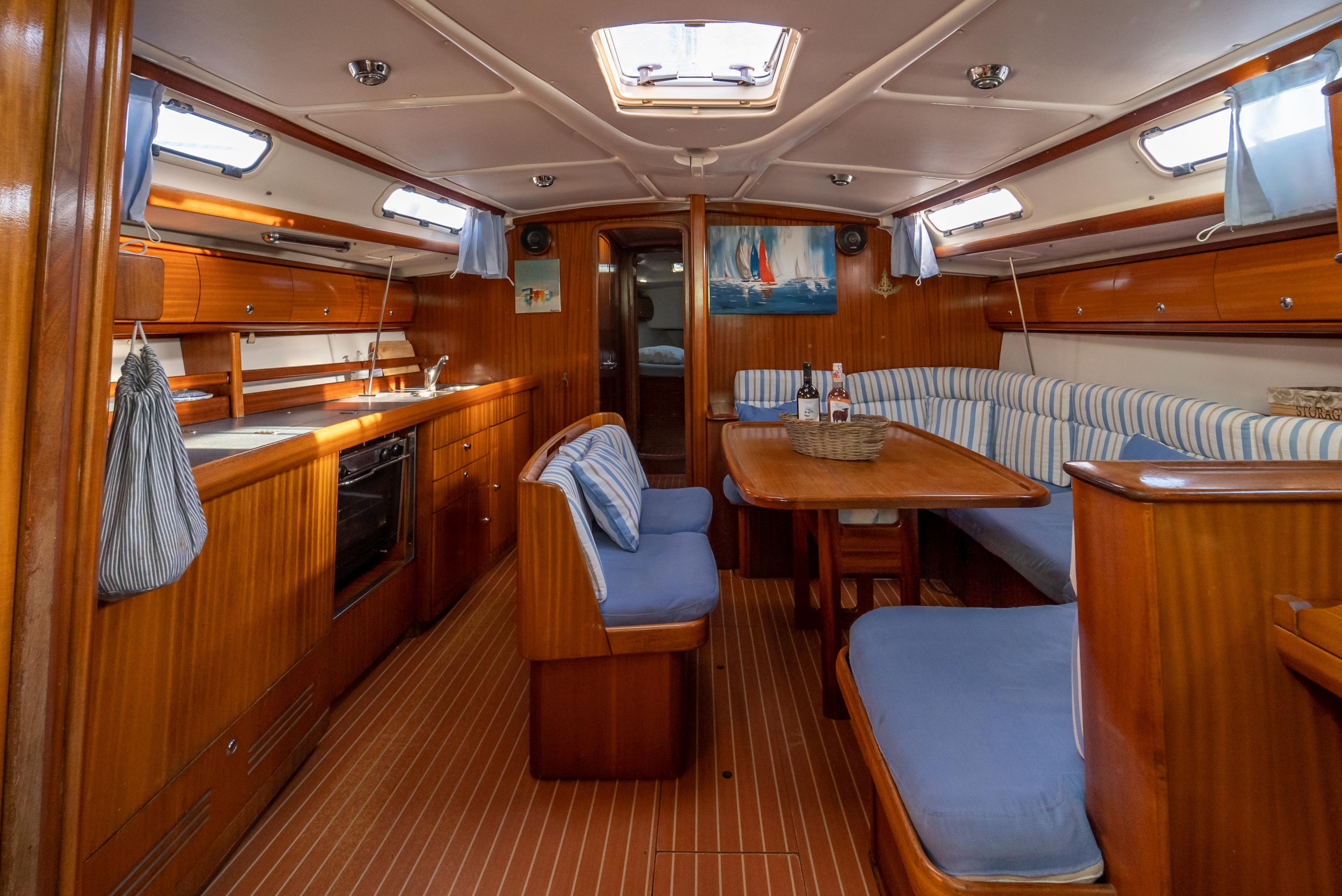 Bavaria 44 — photo 4