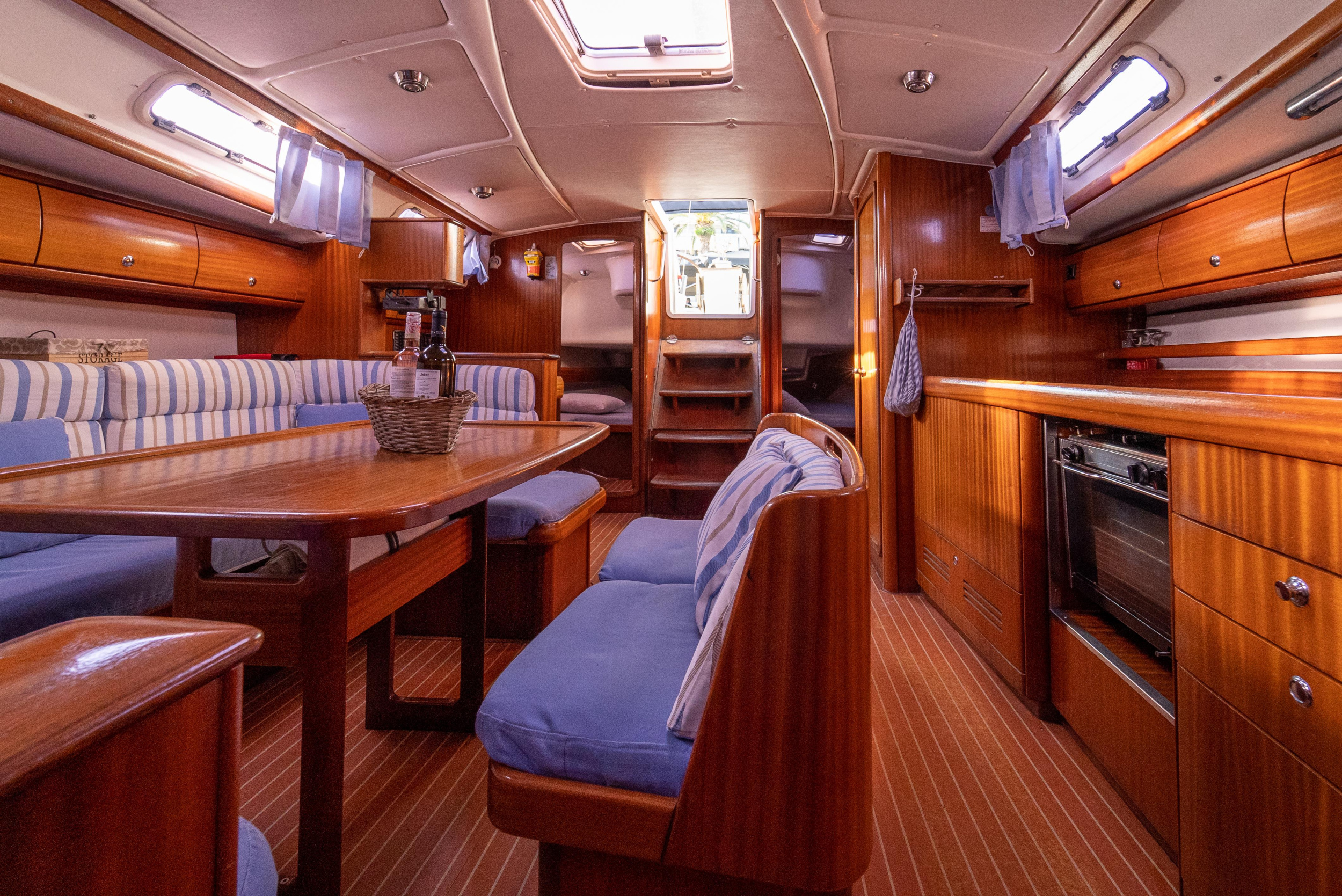 Bavaria 44 — photo 11