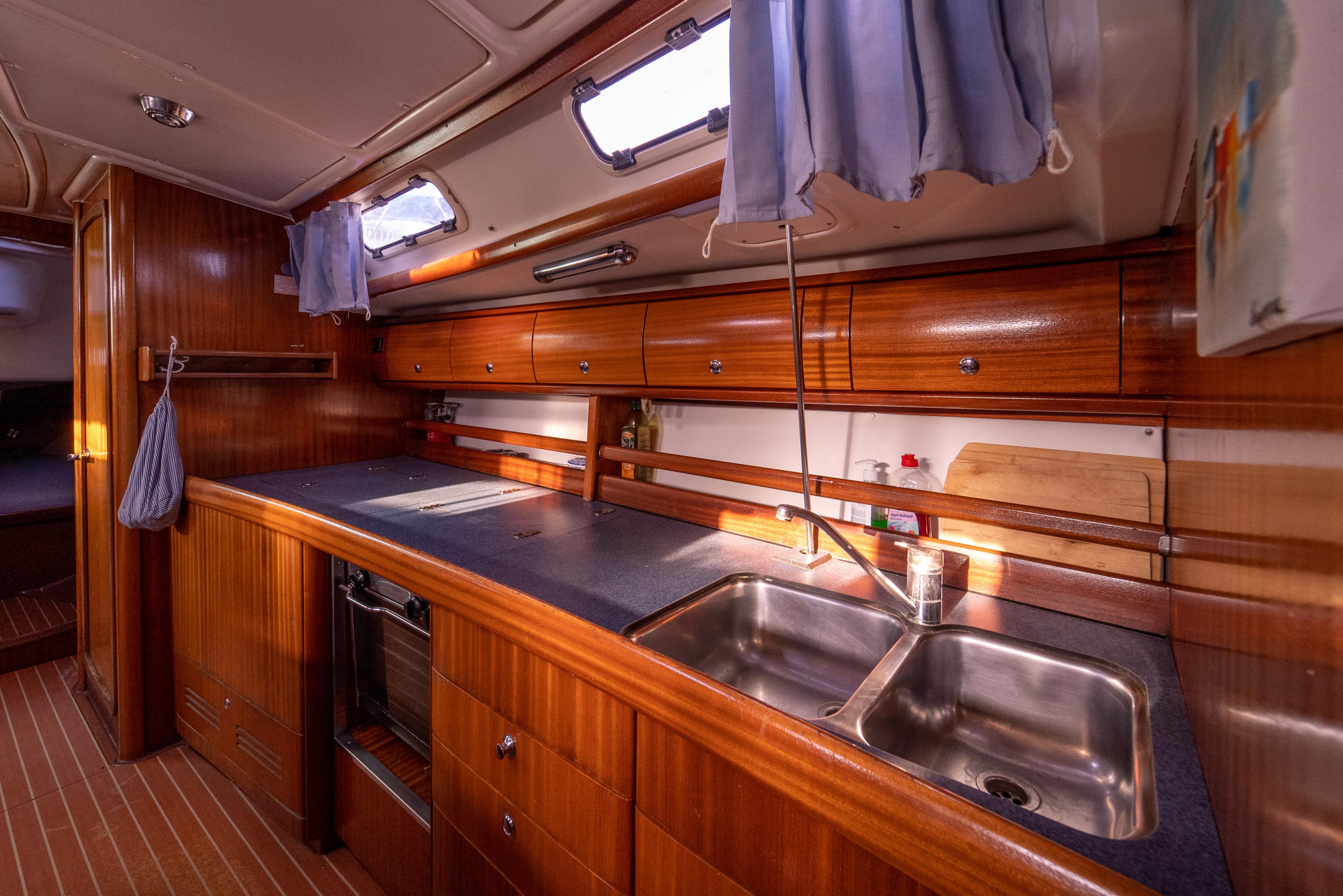 Bavaria 44 — photo 2