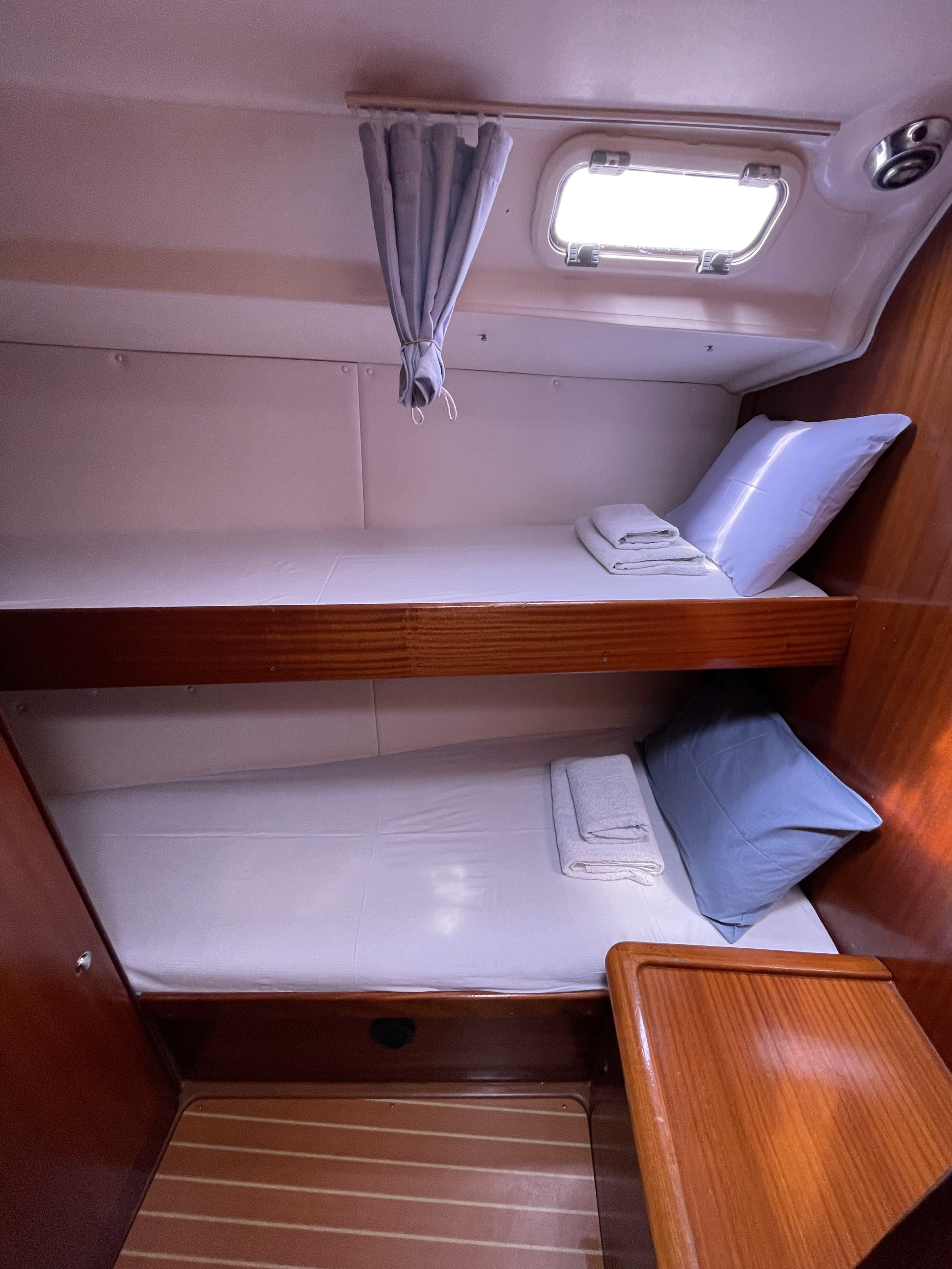 Bavaria 44 — photo 14