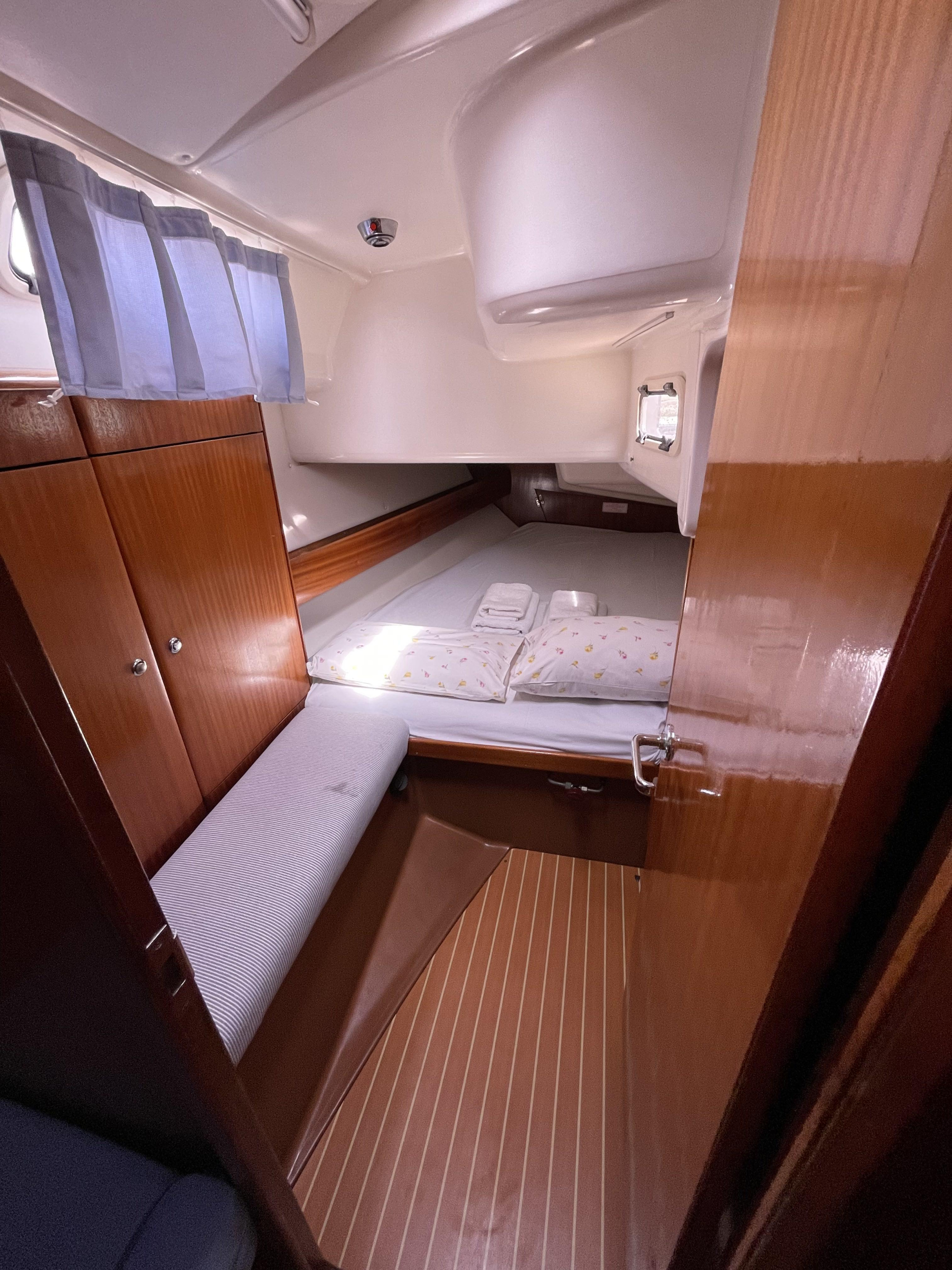 Bavaria 44 — photo 17