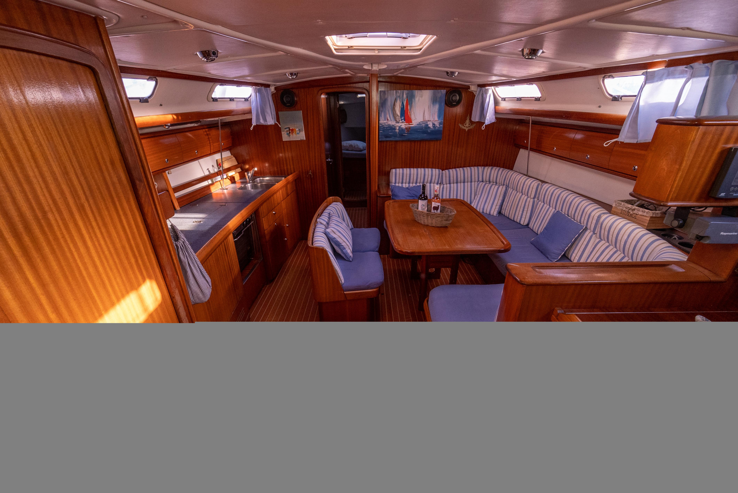 Bavaria 44 — photo 8