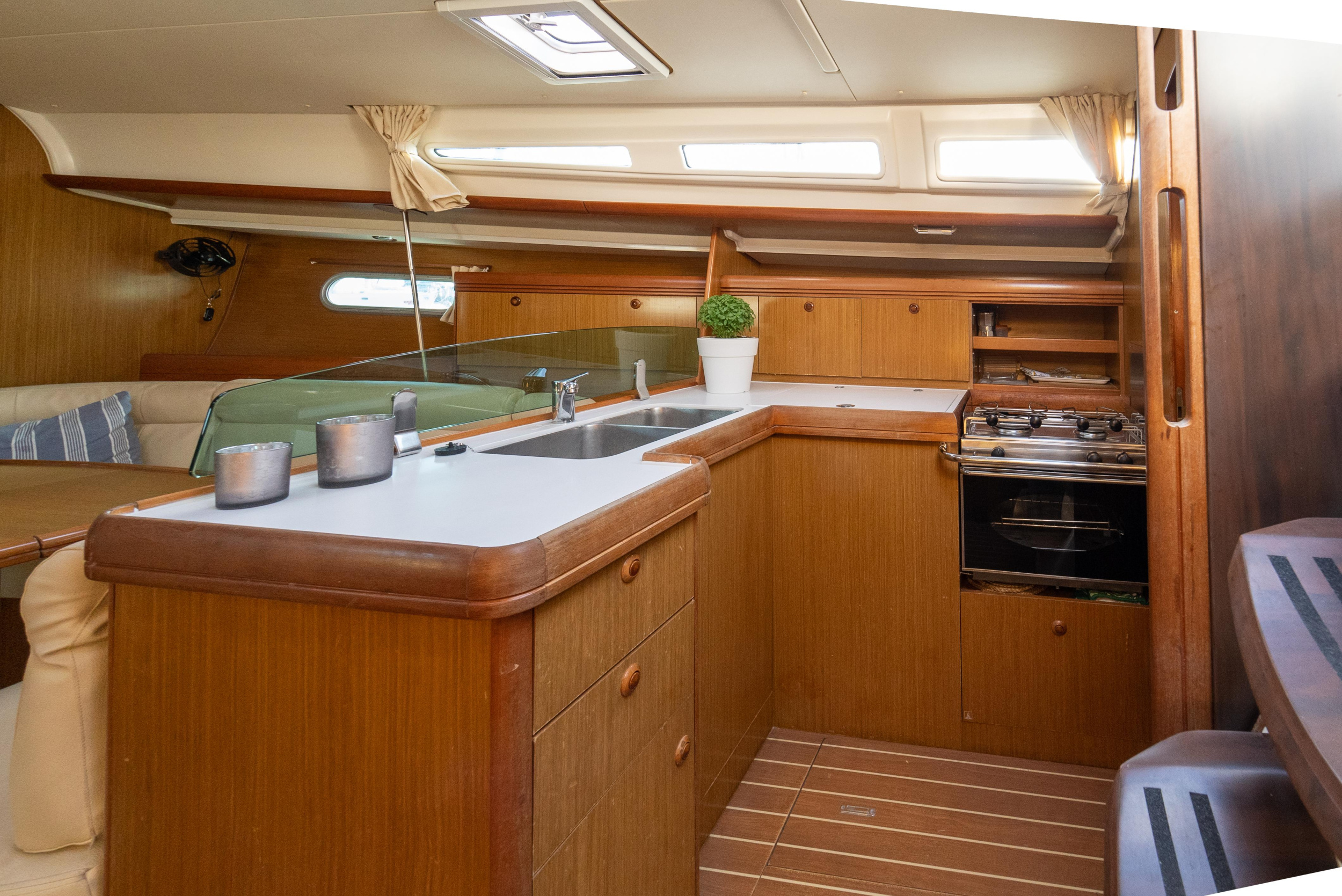 Sun Odyssey 42i — photo 13
