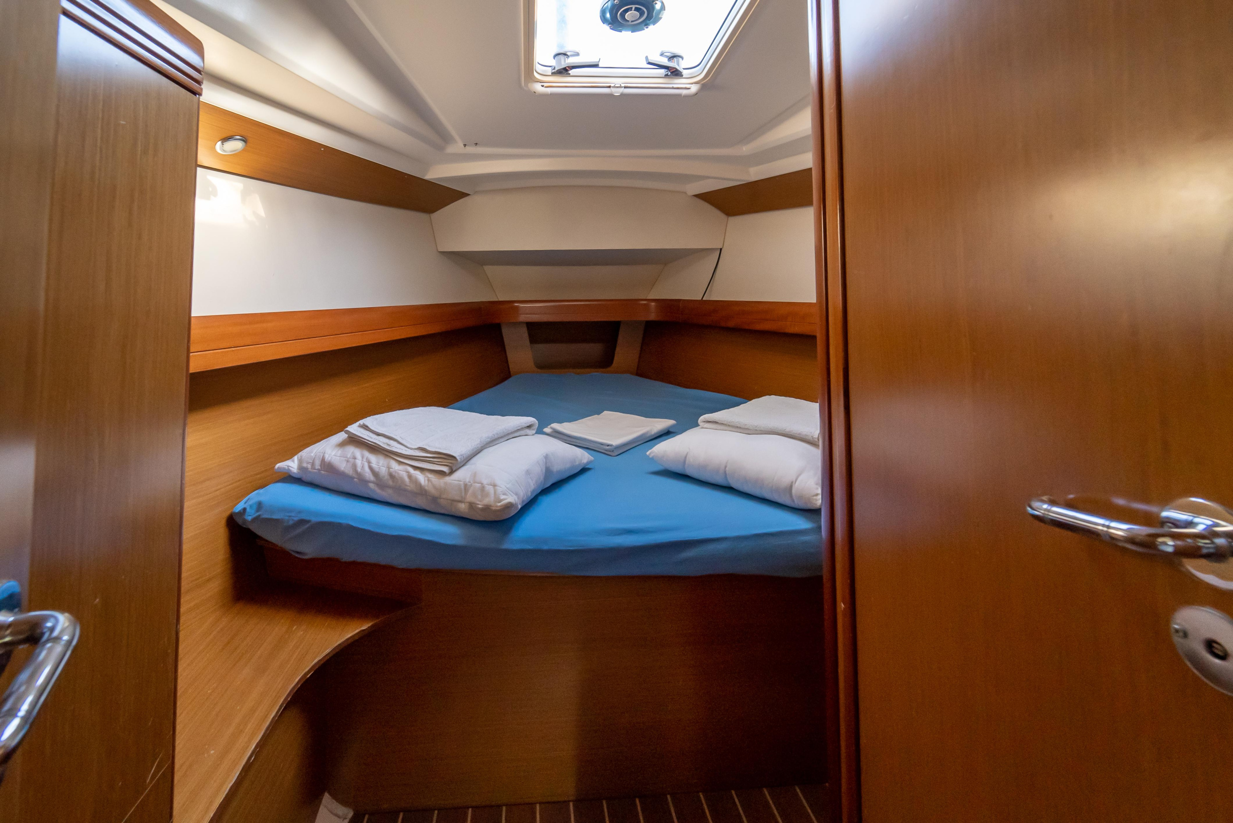 Sun Odyssey 42i — photo 17