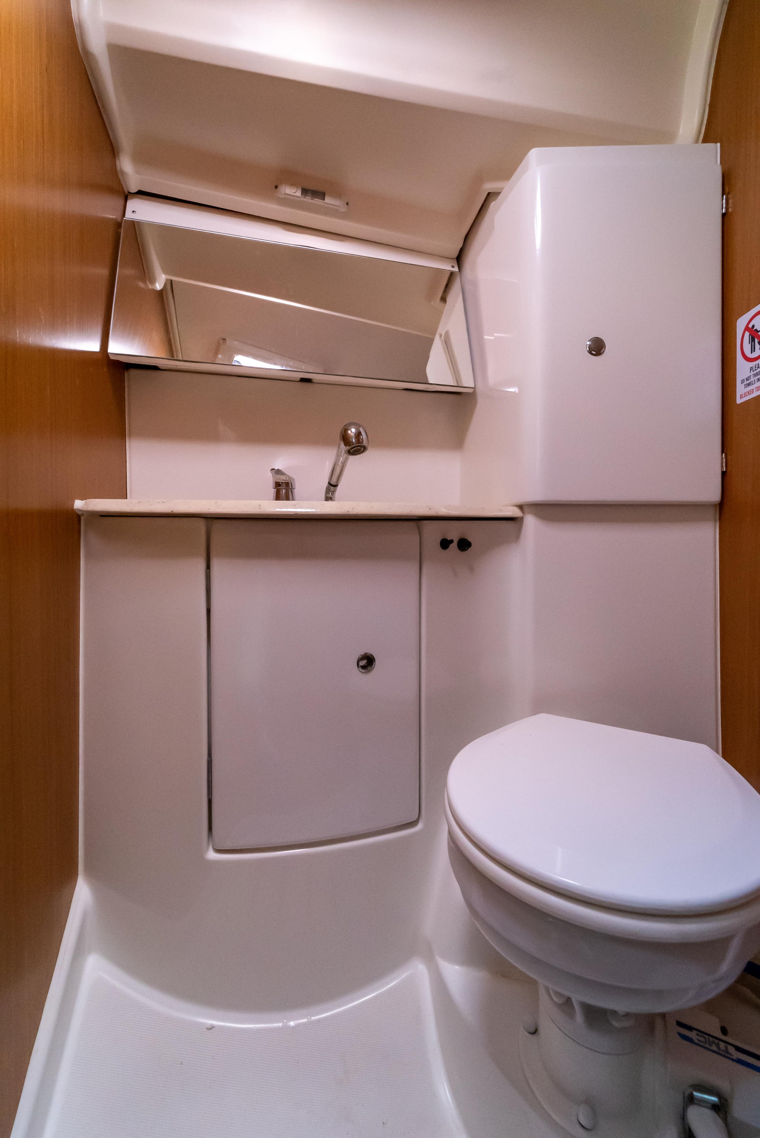 Sun Odyssey 42i — photo 15
