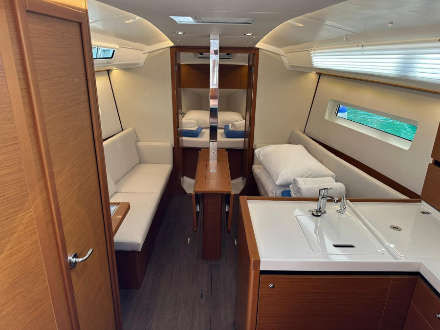 Sun Odyssey 350 — photo 13