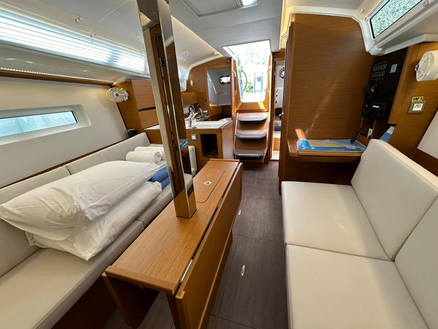 Sun Odyssey 350 — photo 20
