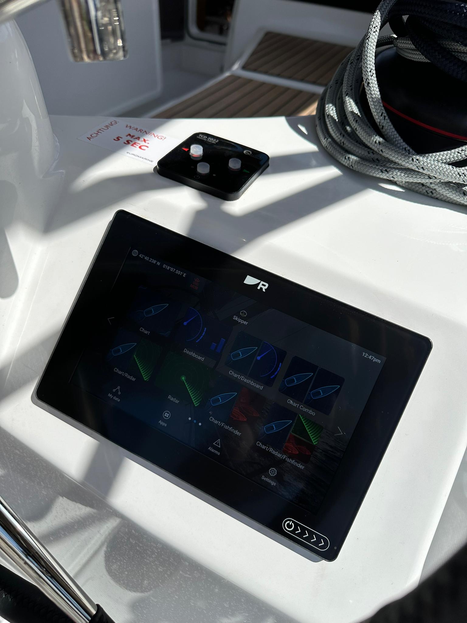 Sun Odyssey 410 — photo 7