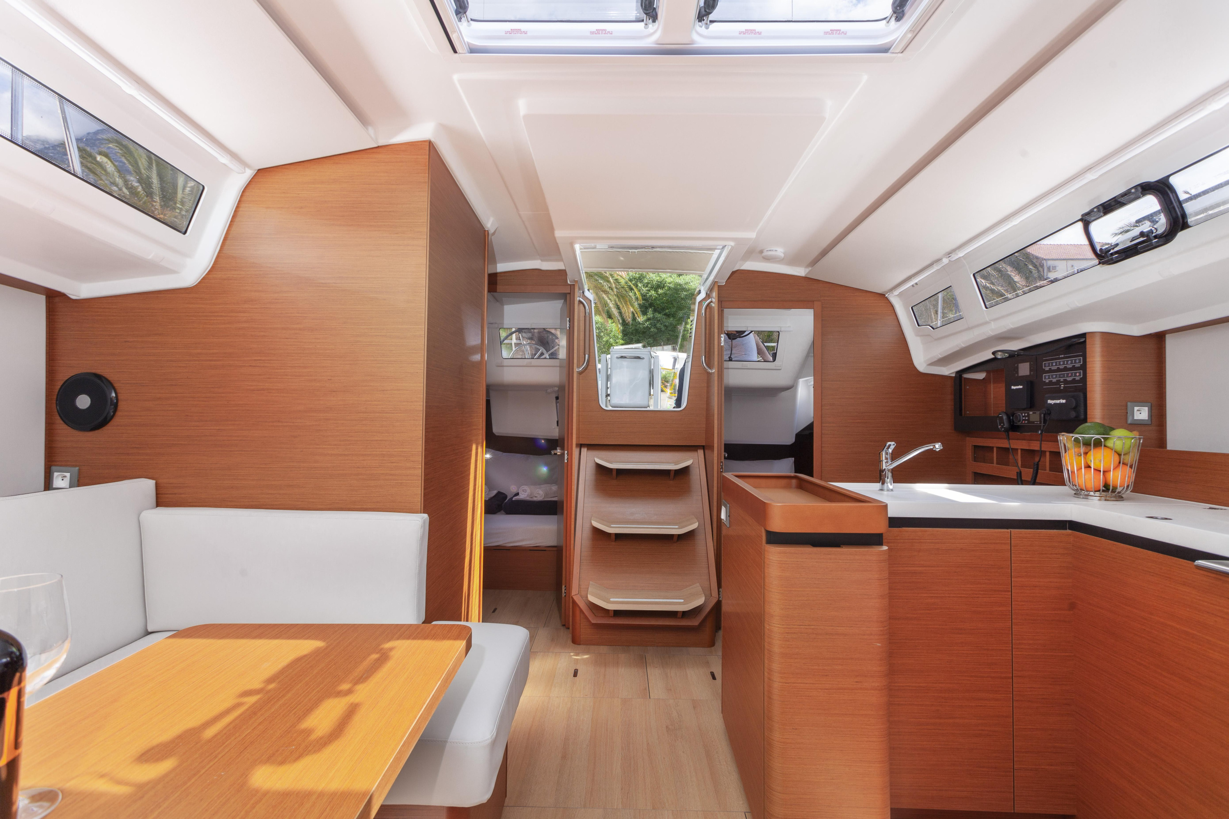 Sun Odyssey 410 — photo 2