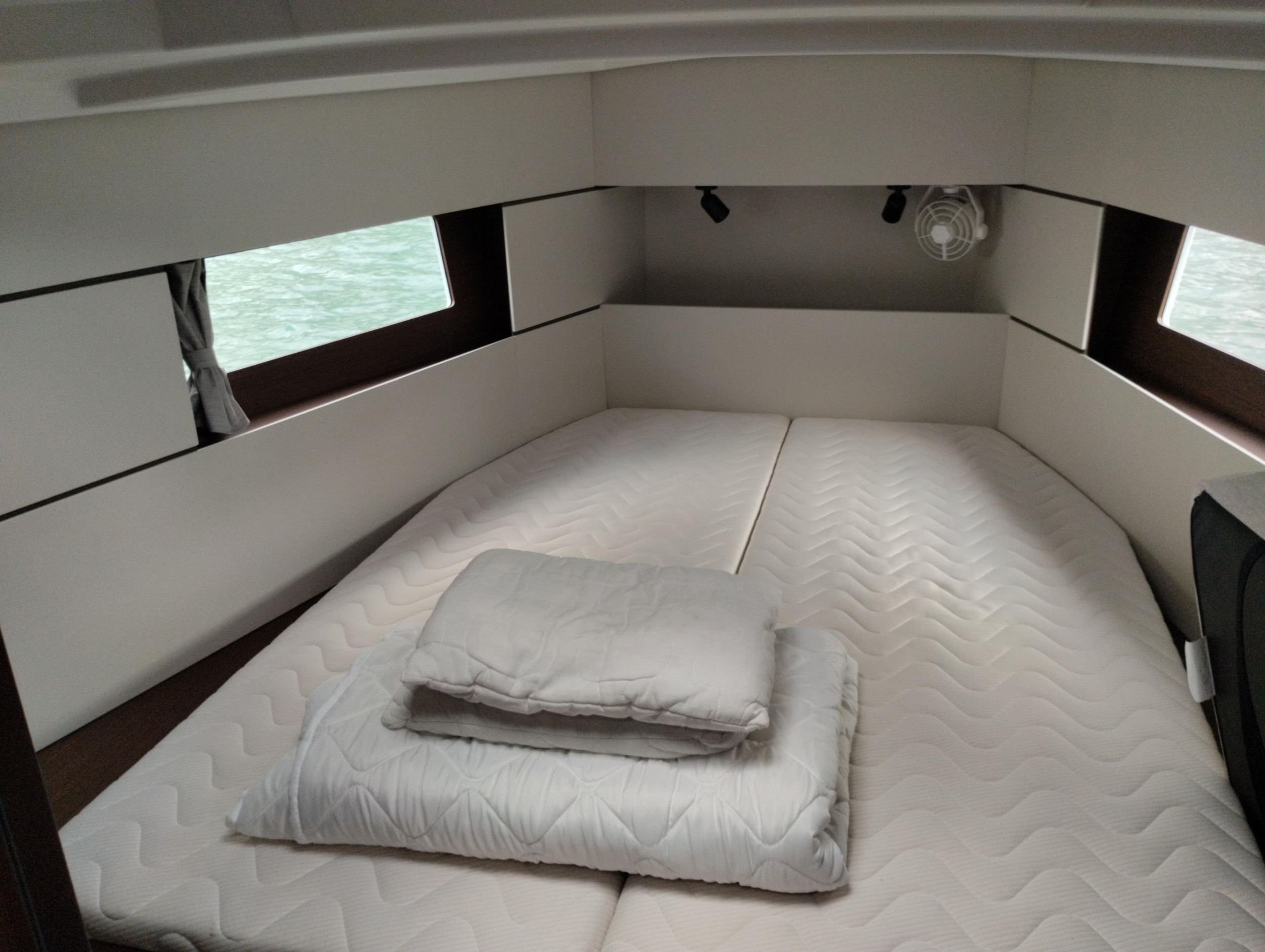 Oceanis 38.1 — photo 10
