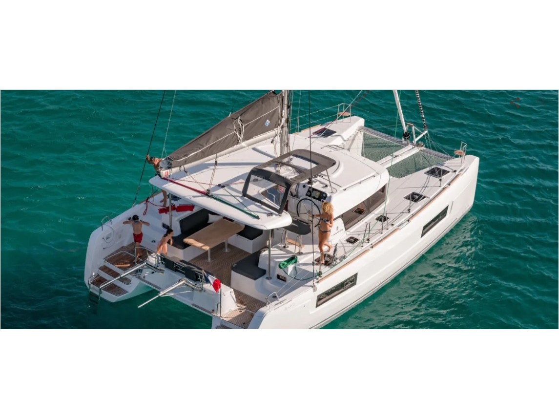 Lagoon 40 — photo 1