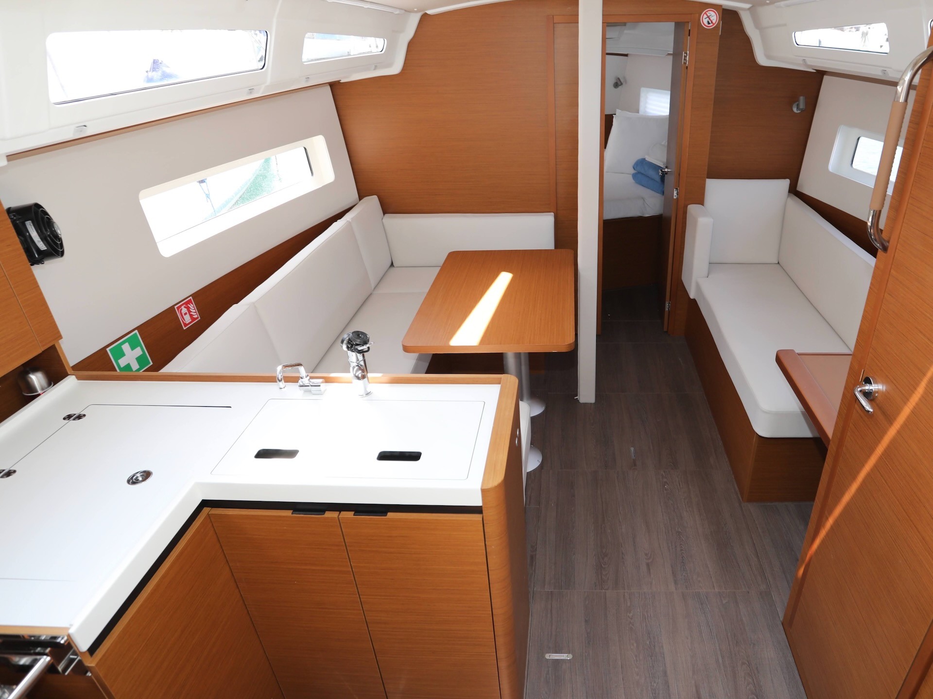 Sun Odyssey 380 — photo 2