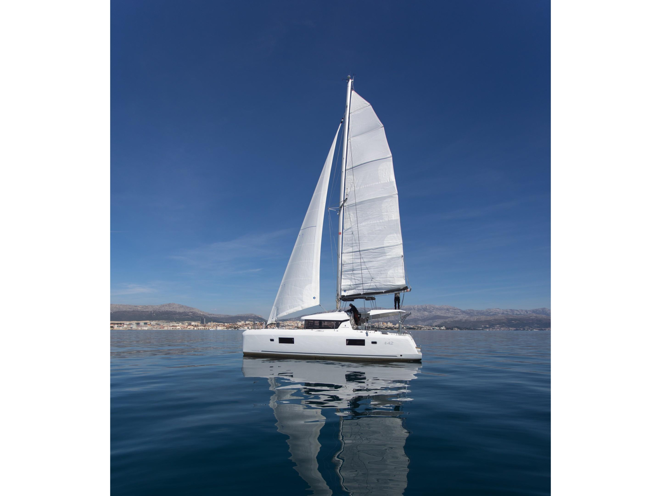 Lagoon 42 — photo 1