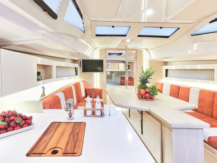 Maxus 35 (see with our base extra options availability as Air Conditioned) — photo 12