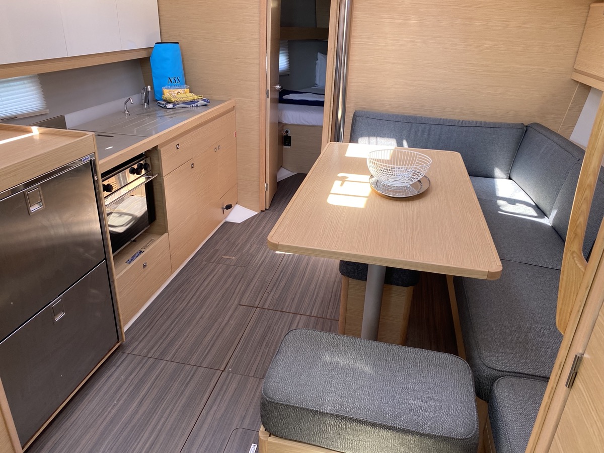 Dufour 390 Grand Large — photo 4