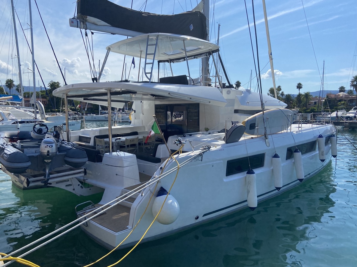 Lagoon 50 — photo 1