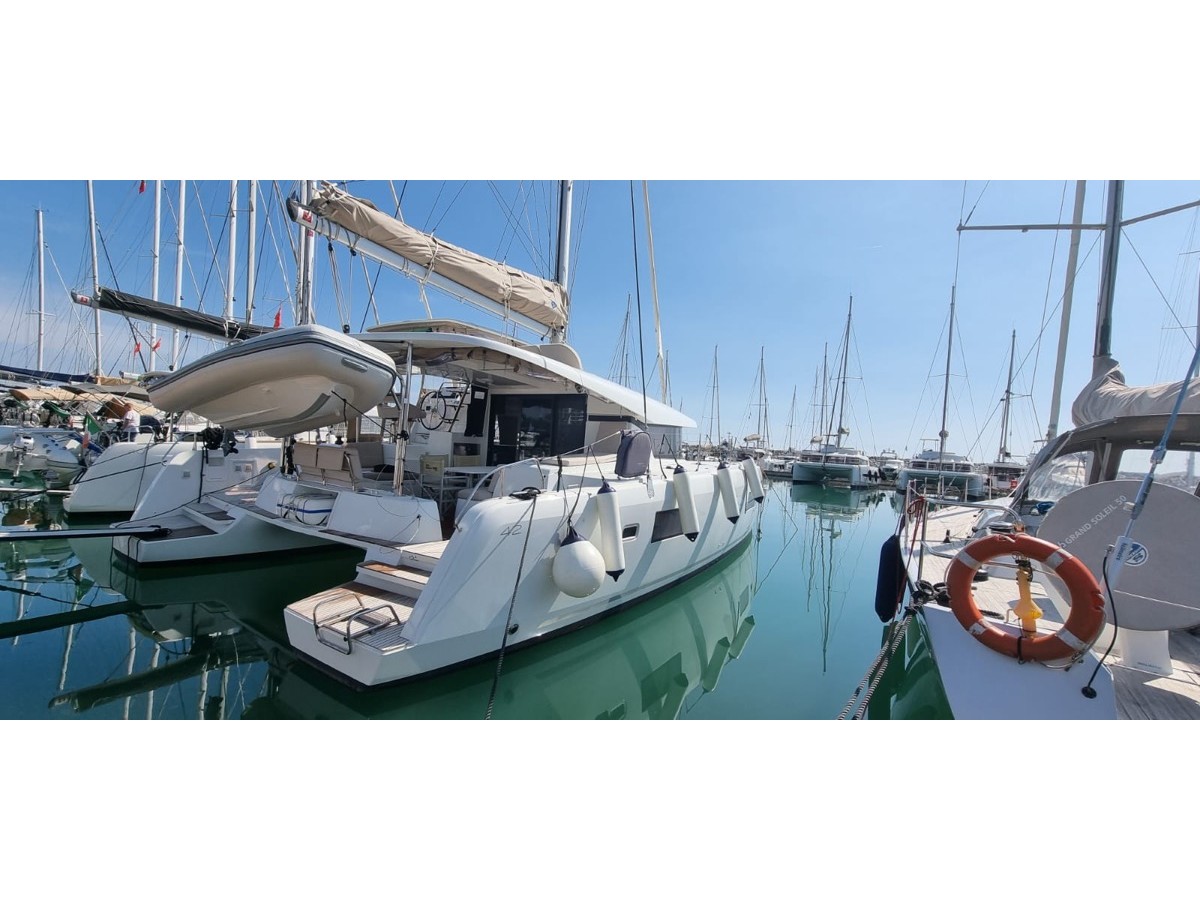 Lagoon 42 — photo 1